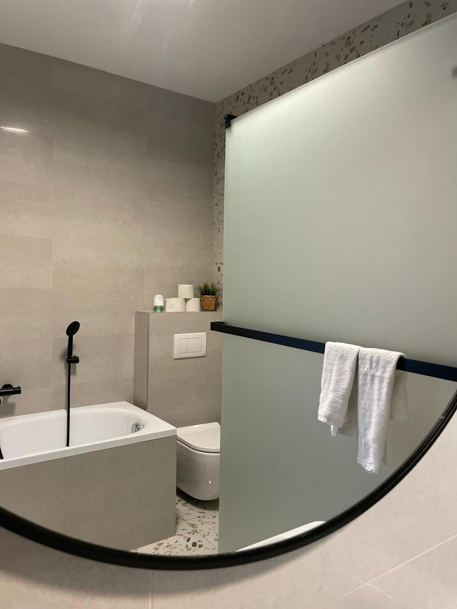 Klimatizovany Apartmanovy Dom, S Virivkou, 1B Senec Esterno foto